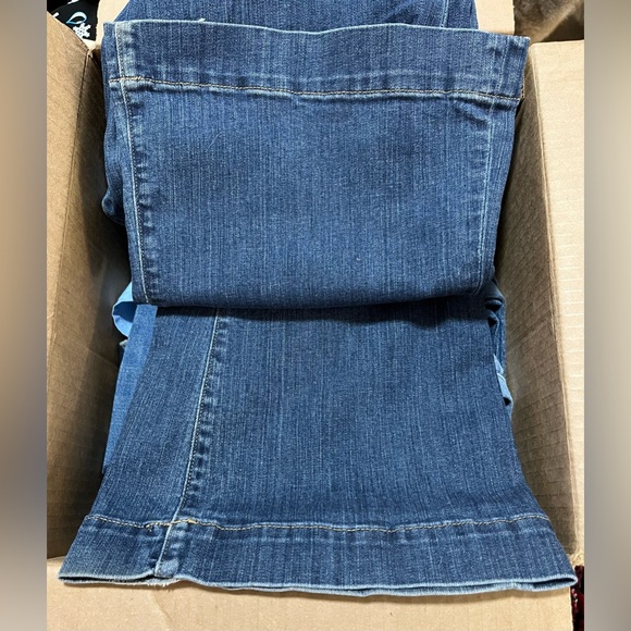 Gap Maternity 1969 Flared Jeans - Picture 13 of 15